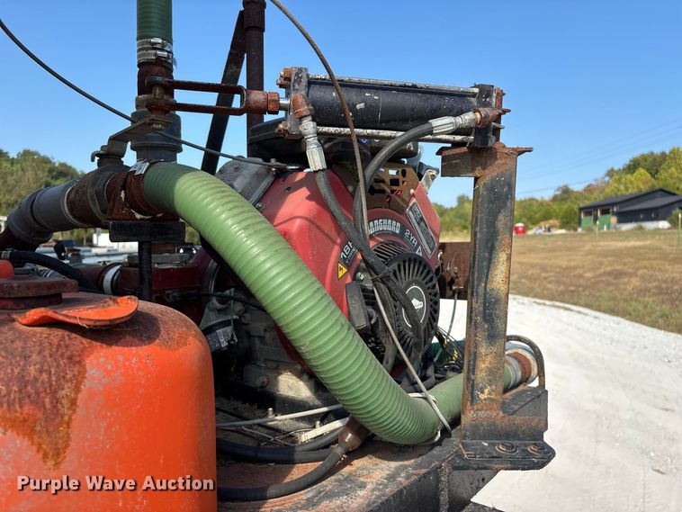 image for item FG0649 2000 Chevrolet C8500 water truck