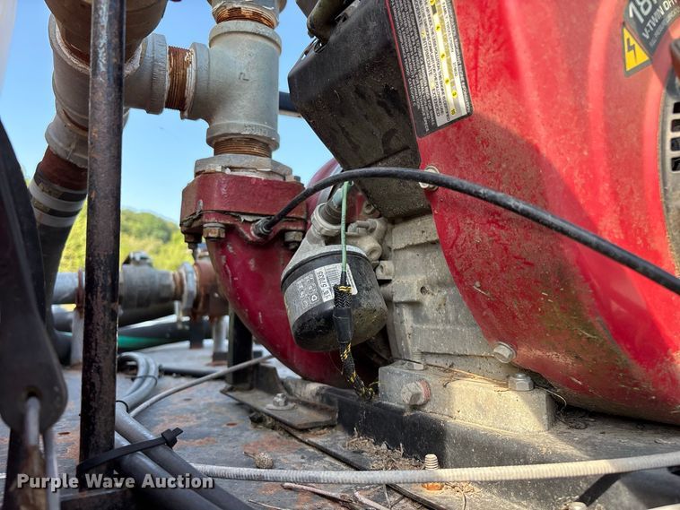 image for item FG0649 2000 Chevrolet C8500 water truck