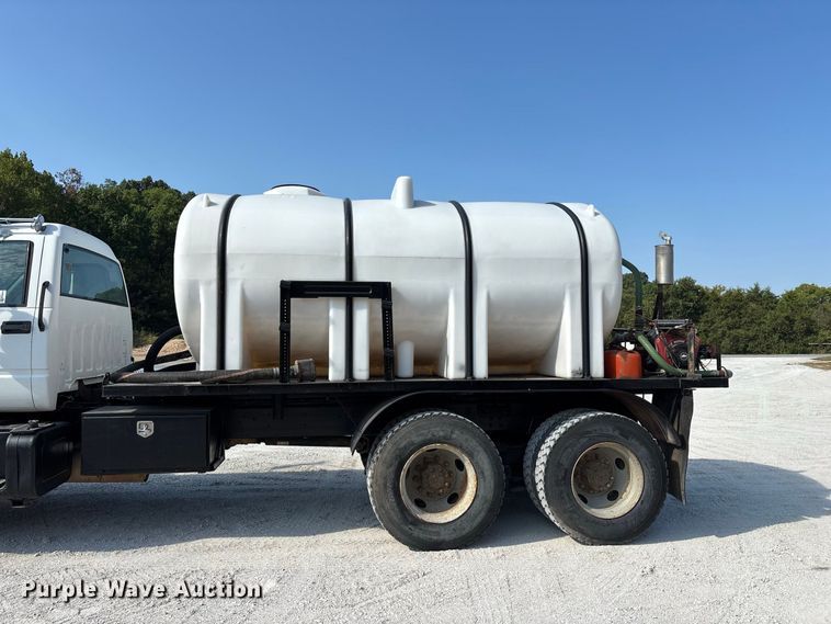 image for item FG0649 2000 Chevrolet C8500 water truck