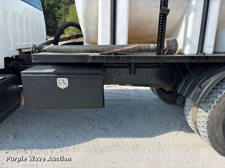 image for item FG0649 2000 Chevrolet C8500 water truck