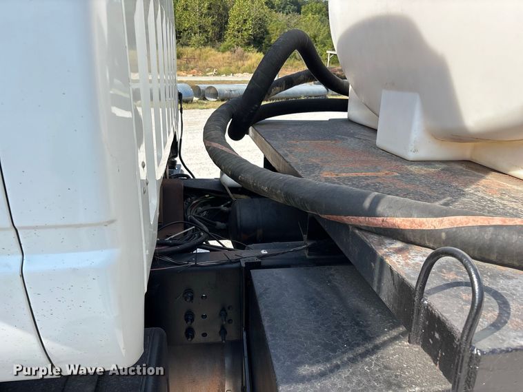 image for item FG0649 2000 Chevrolet C8500 water truck