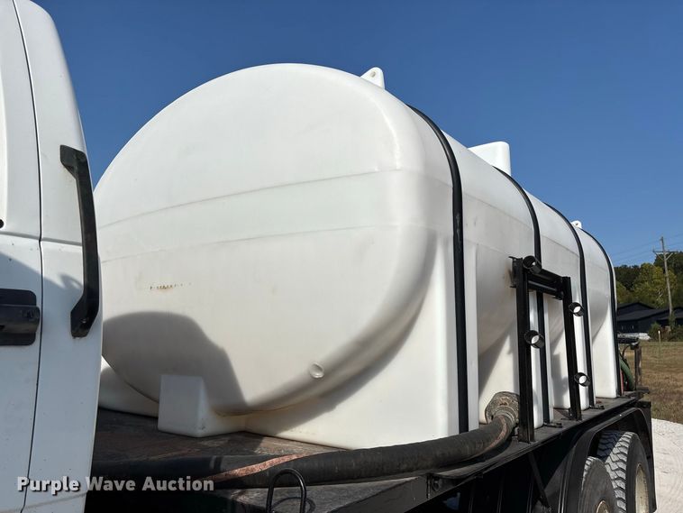 image for item FG0649 2000 Chevrolet C8500 water truck