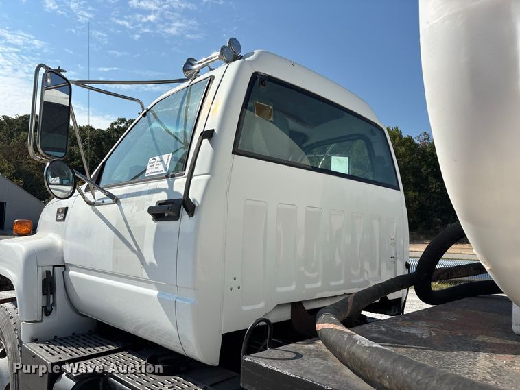 image for item FG0649 2000 Chevrolet C8500 water truck