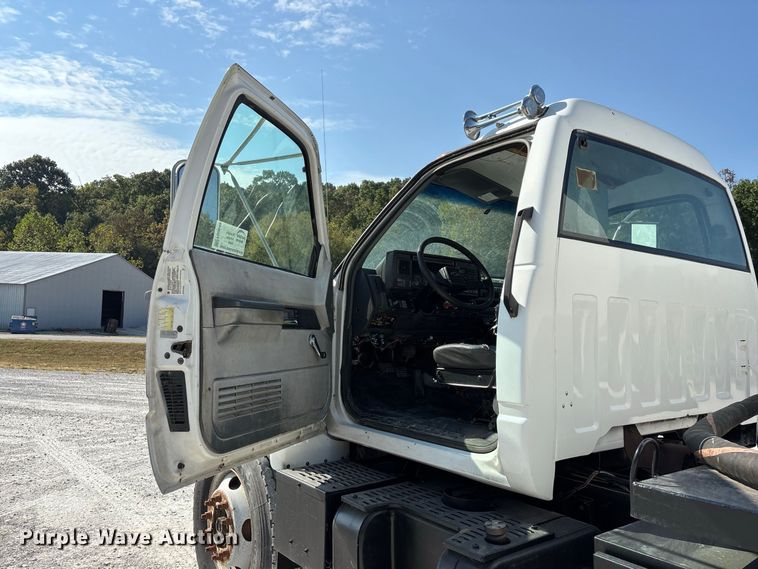 image for item FG0649 2000 Chevrolet C8500 water truck