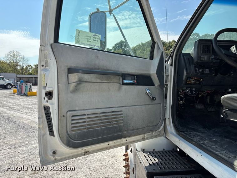 image for item FG0649 2000 Chevrolet C8500 water truck