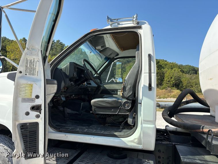 image for item FG0649 2000 Chevrolet C8500 water truck