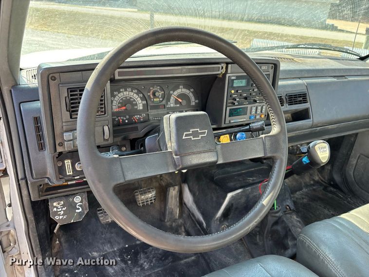 image for item FG0649 2000 Chevrolet C8500 water truck