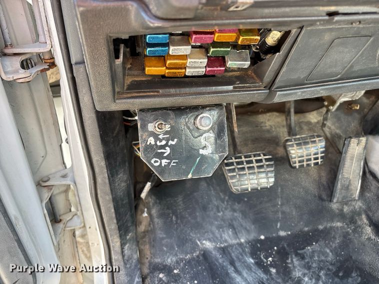 image for item FG0649 2000 Chevrolet C8500 water truck