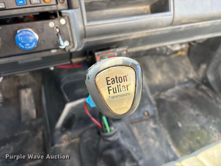 image for item FG0649 2000 Chevrolet C8500 water truck