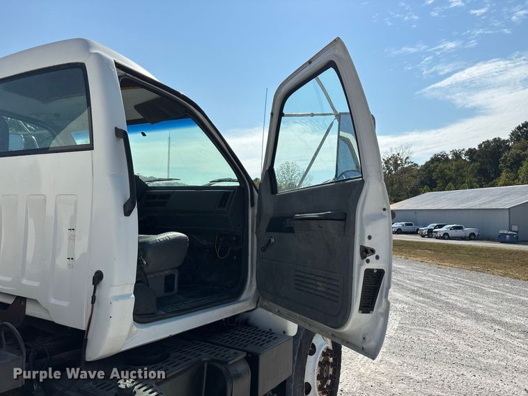 image for item FG0649 2000 Chevrolet C8500 water truck