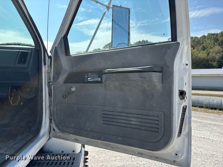 image for item FG0649 2000 Chevrolet C8500 water truck