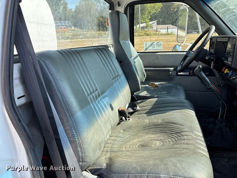 image for item FG0649 2000 Chevrolet C8500 water truck