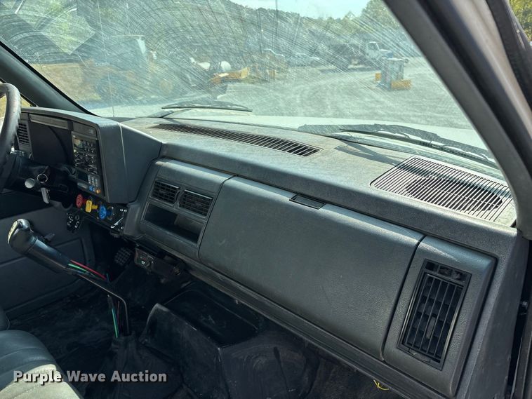 image for item FG0649 2000 Chevrolet C8500 water truck