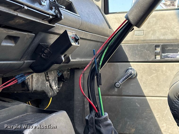 image for item FG0649 2000 Chevrolet C8500 water truck