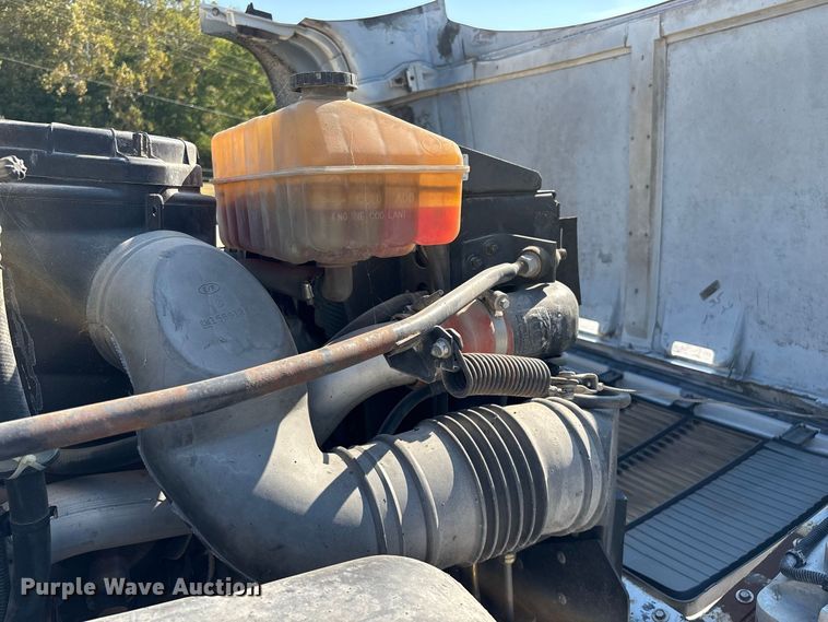 image for item FG0649 2000 Chevrolet C8500 water truck