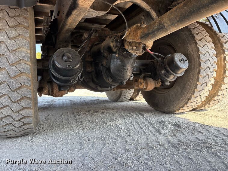 image for item FG0649 2000 Chevrolet C8500 water truck