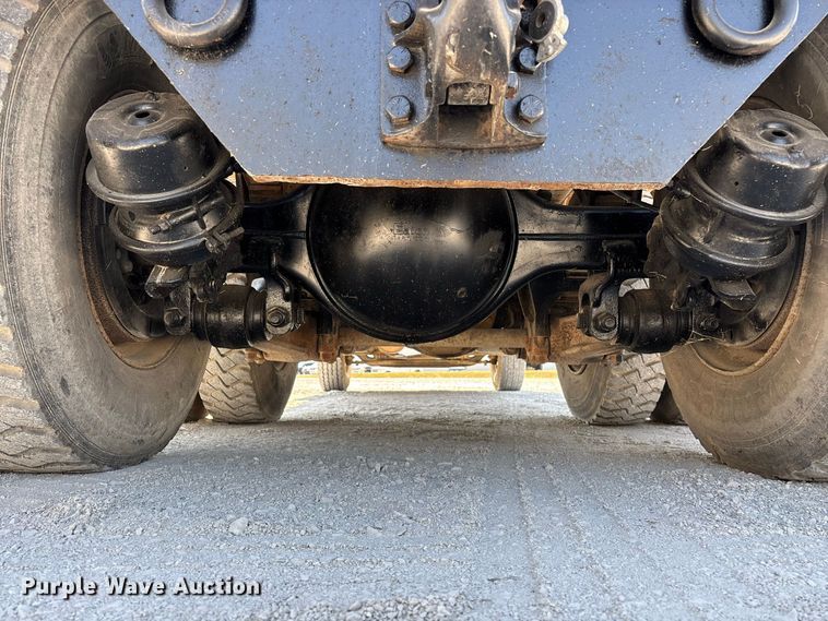 image for item FG0649 2000 Chevrolet C8500 water truck