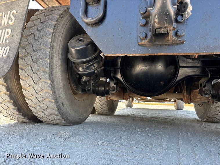 image for item FG0649 2000 Chevrolet C8500 water truck