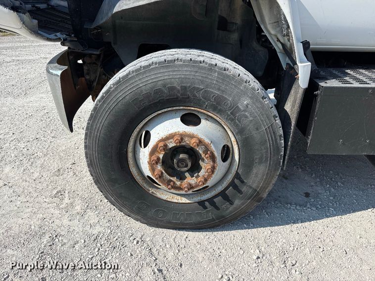 image for item FG0649 2000 Chevrolet C8500 water truck