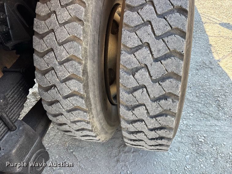 image for item FG0649 2000 Chevrolet C8500 water truck