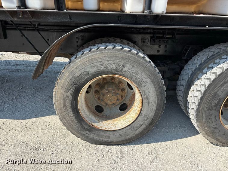 image for item FG0649 2000 Chevrolet C8500 water truck