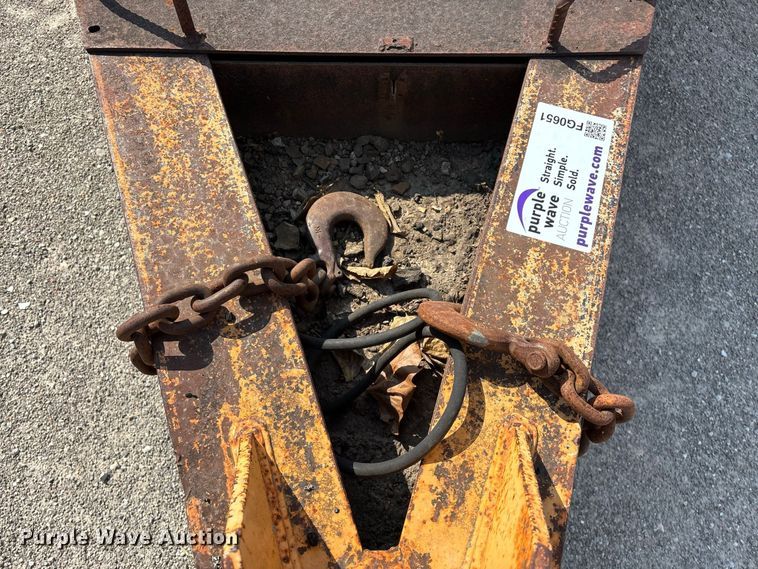 image for item FG0651 2004 Holden HCZ30KT equipment trailer