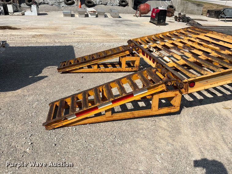 image for item FG0651 2004 Holden HCZ30KT equipment trailer