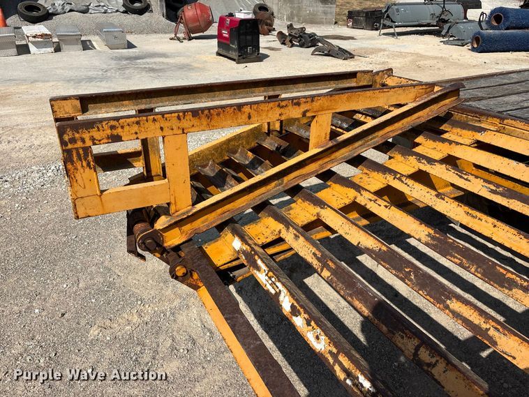 image for item FG0651 2004 Holden HCZ30KT equipment trailer