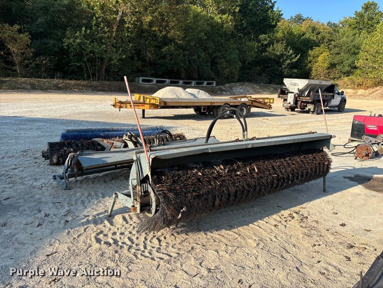 image for item FG0653 (2) Sweepster D32M10STND sweepers