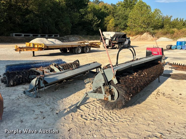 image for item FG0653 (2) Sweepster D32M10STND sweepers