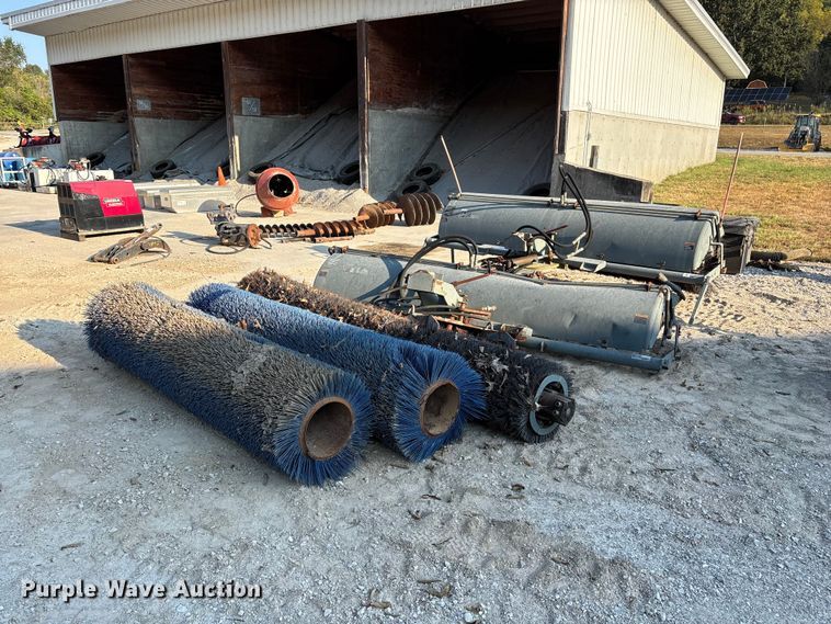 image for item FG0653 (2) Sweepster D32M10STND sweepers