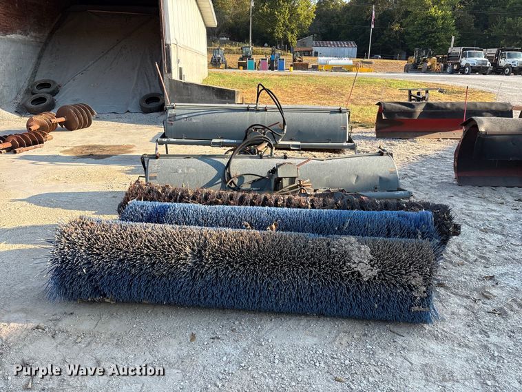image for item FG0653 (2) Sweepster D32M10STND sweepers