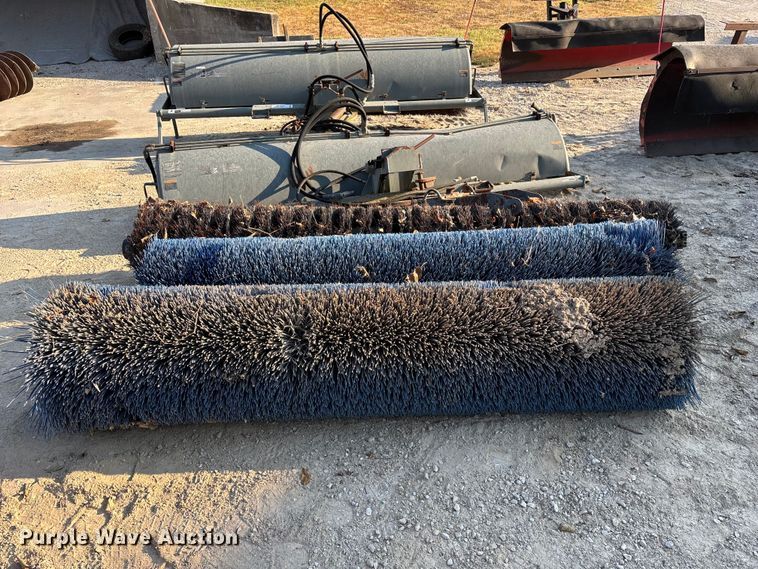 image for item FG0653 (2) Sweepster D32M10STND sweepers