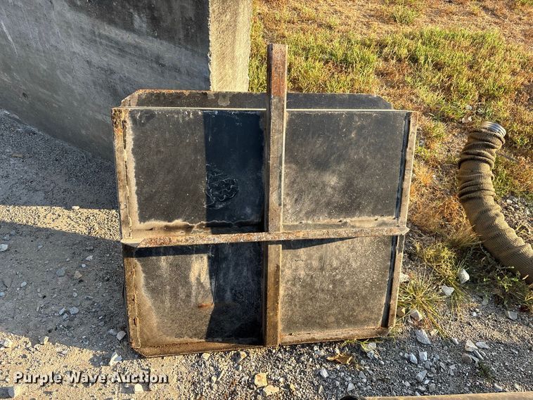 image for item FG0654 Asphalt hot box