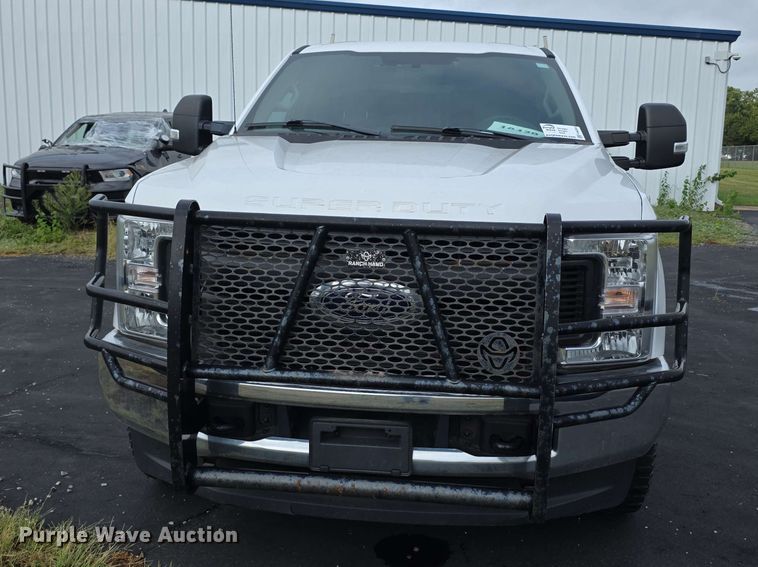 image for item FH6384 2019 Ford F350 Super Duty XL Crew Cab pickup truck