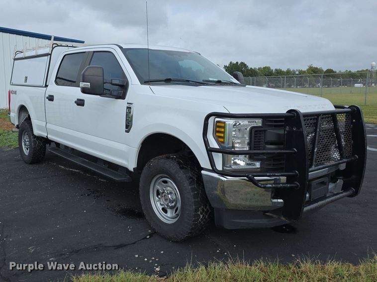 image for item FH6384 2019 Ford F350 Super Duty XL Crew Cab pickup truck