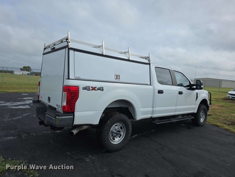 image for item FH6384 2019 Ford F350 Super Duty XL Crew Cab pickup truck