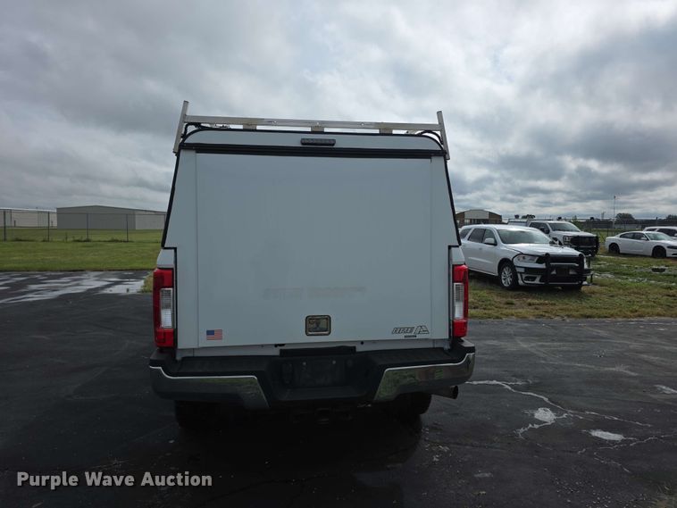 image for item FH6384 2019 Ford F350 Super Duty XL Crew Cab pickup truck