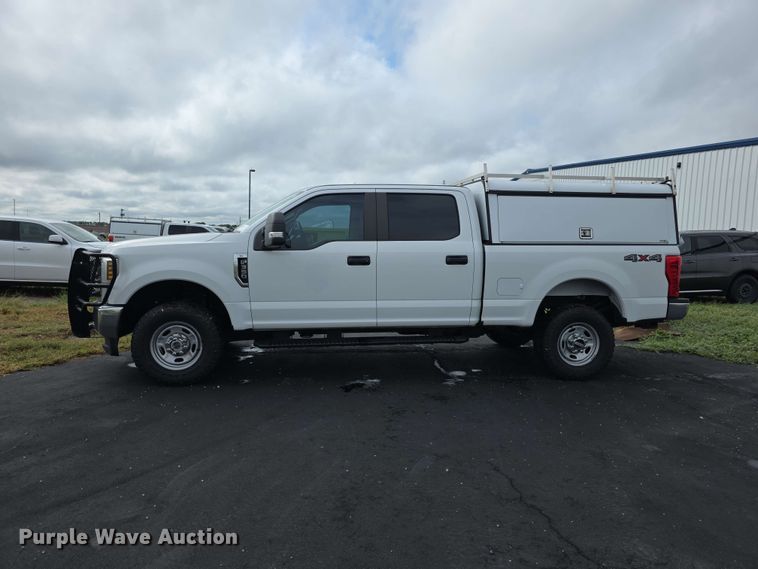 image for item FH6384 2019 Ford F350 Super Duty XL Crew Cab pickup truck