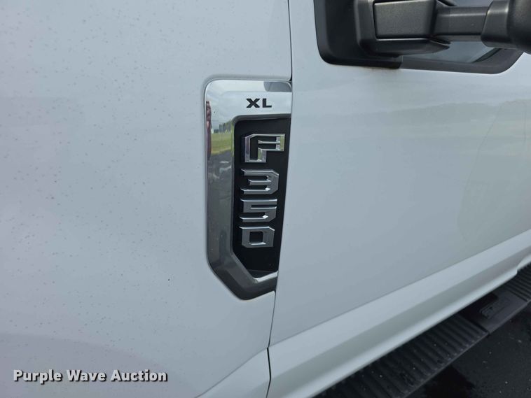 image for item FH6384 2019 Ford F350 Super Duty XL Crew Cab pickup truck