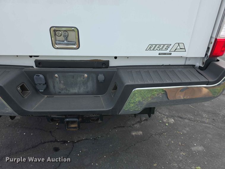 image for item FH6384 2019 Ford F350 Super Duty XL Crew Cab pickup truck
