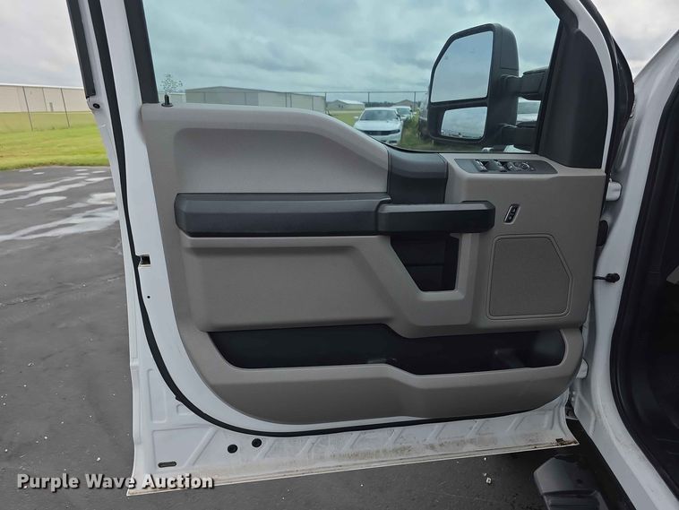 image for item FH6384 2019 Ford F350 Super Duty XL Crew Cab pickup truck