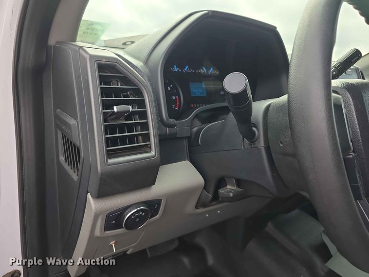 image for item FH6384 2019 Ford F350 Super Duty XL Crew Cab pickup truck