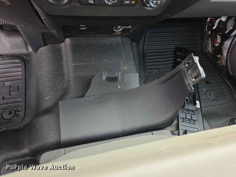 image for item FH6384 2019 Ford F350 Super Duty XL Crew Cab pickup truck