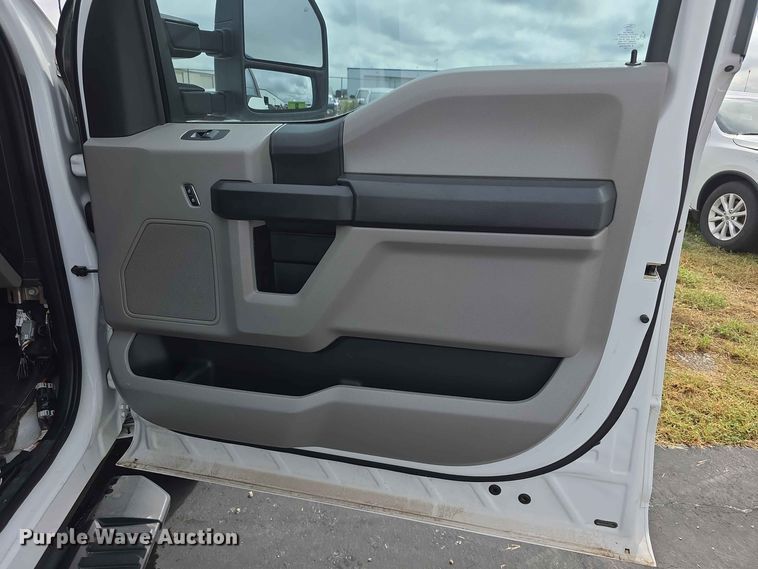image for item FH6384 2019 Ford F350 Super Duty XL Crew Cab pickup truck