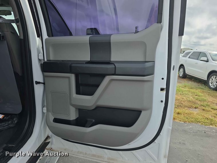 image for item FH6384 2019 Ford F350 Super Duty XL Crew Cab pickup truck