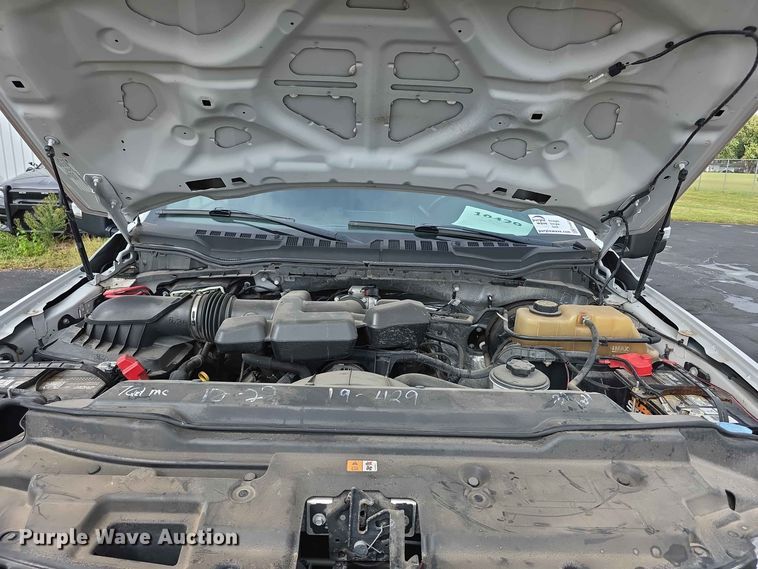 image for item FH6384 2019 Ford F350 Super Duty XL Crew Cab pickup truck
