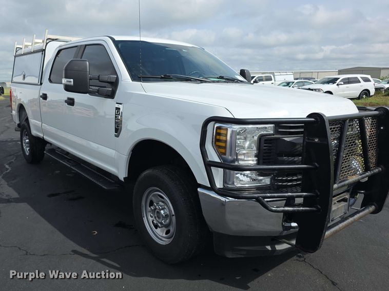 image for item FH6385 2019 Ford F350 Super Duty XL Crew Cab pickup truck