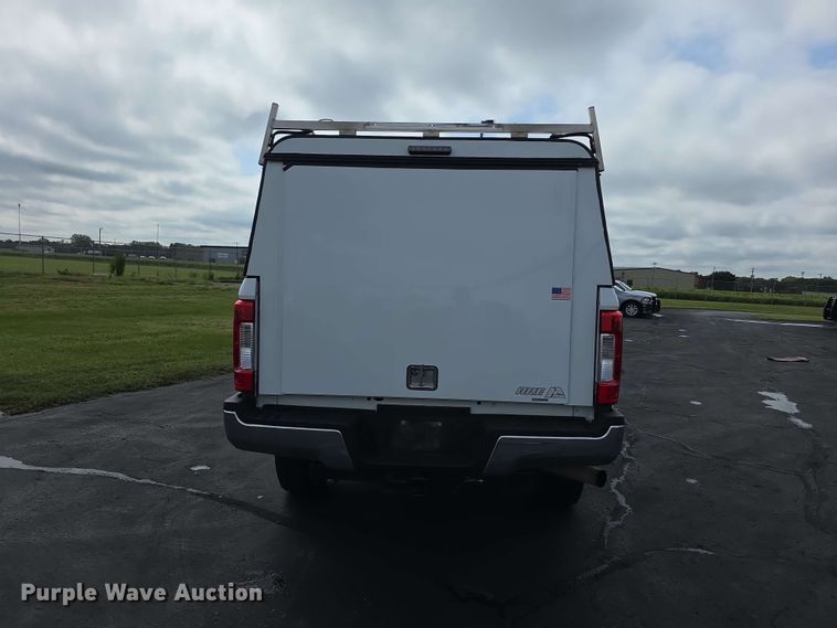 image for item FH6385 2019 Ford F350 Super Duty XL Crew Cab pickup truck