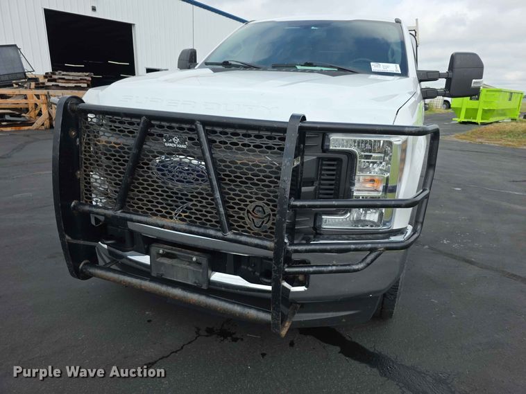 image for item FH6385 2019 Ford F350 Super Duty XL Crew Cab pickup truck